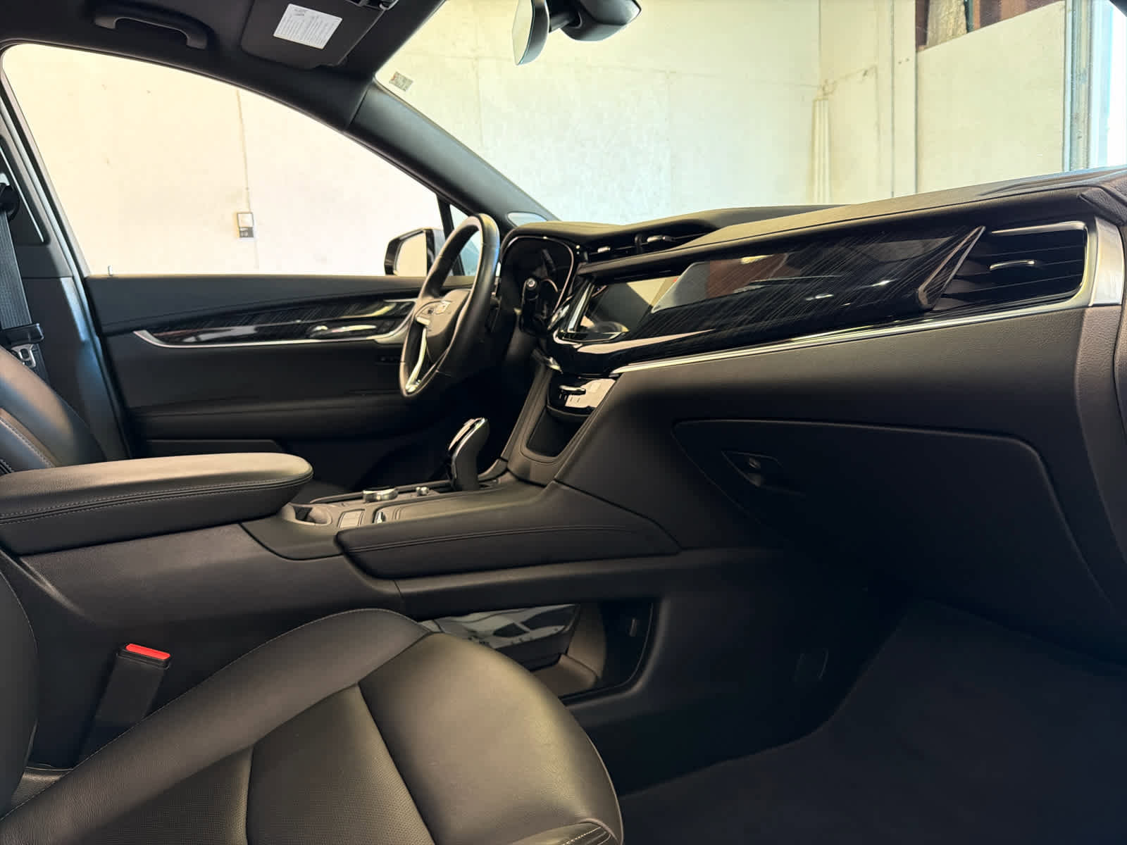 Used 2025 Cadillac XT6 Premium Luxury FWD image 28