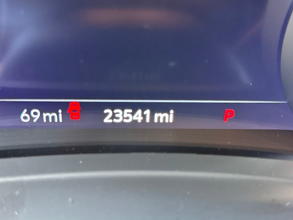 Used 2023 Buick Envision Essence image 22