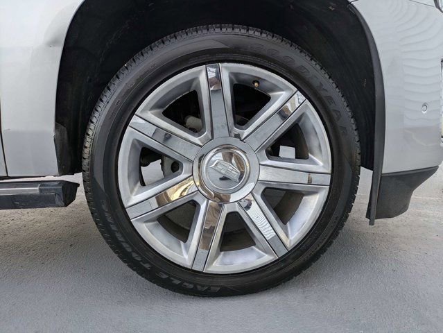 Used 2018 Cadillac Escalade Premium Luxury AWD/4WD image 10