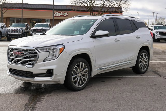 Used 2023 GMC Terrain Denali w/ Denali Premium Package image 3