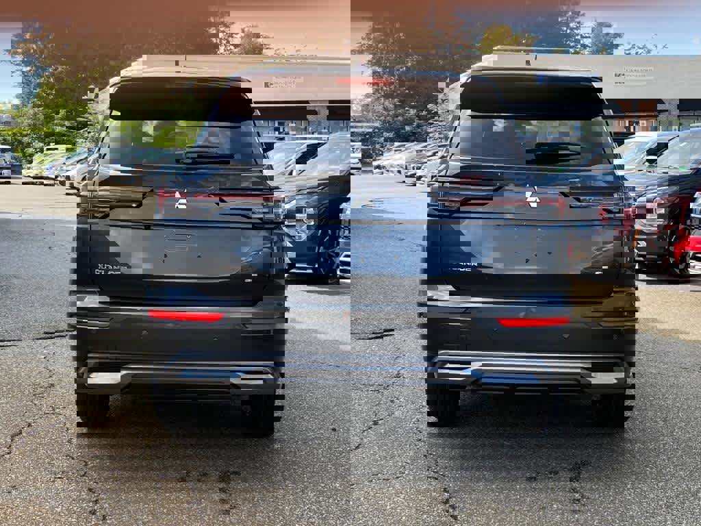 New 2025 Mitsubishi Outlander SE image 4