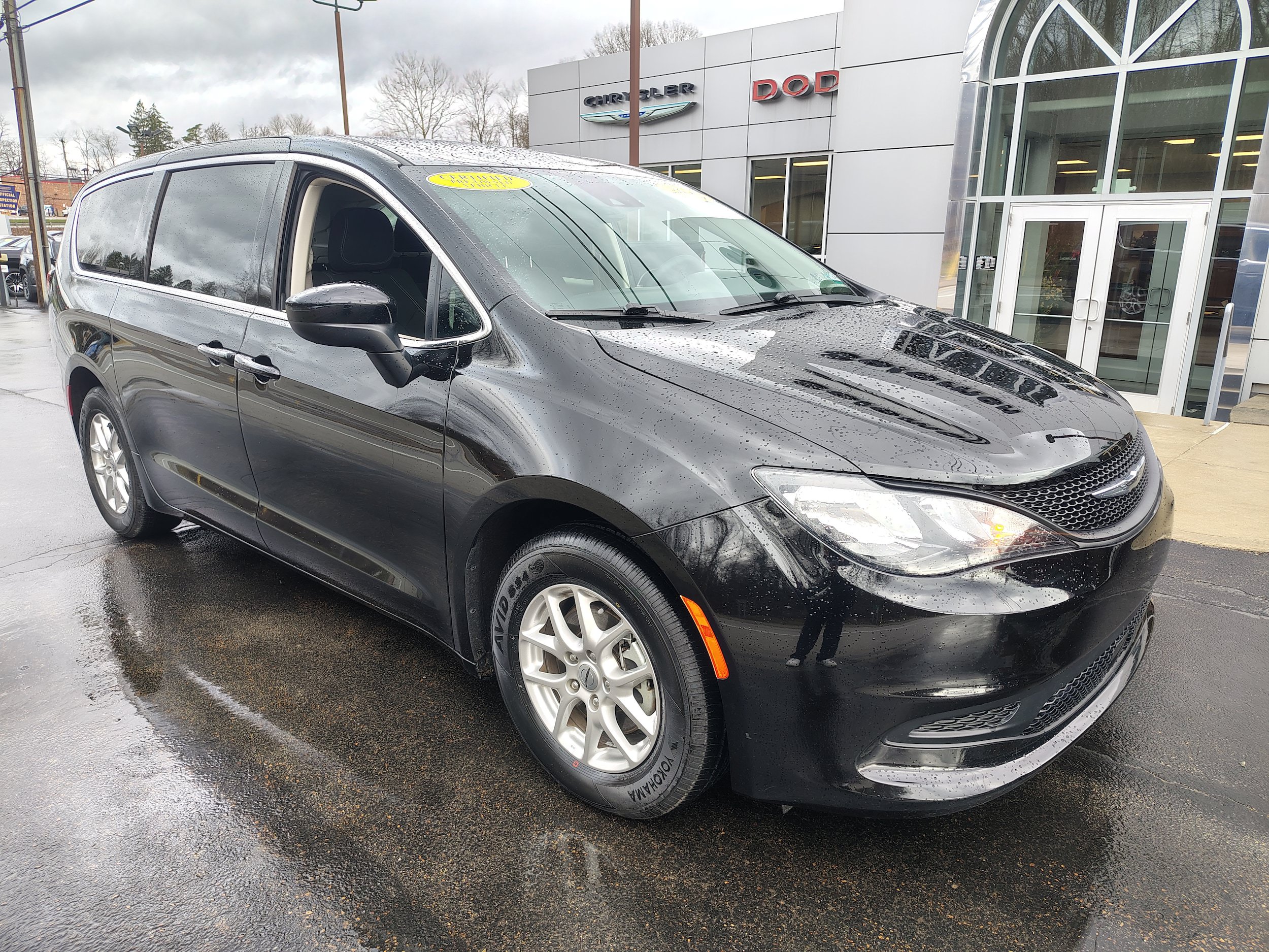 Certified 2024 Chrysler Voyager LX FWD image 2