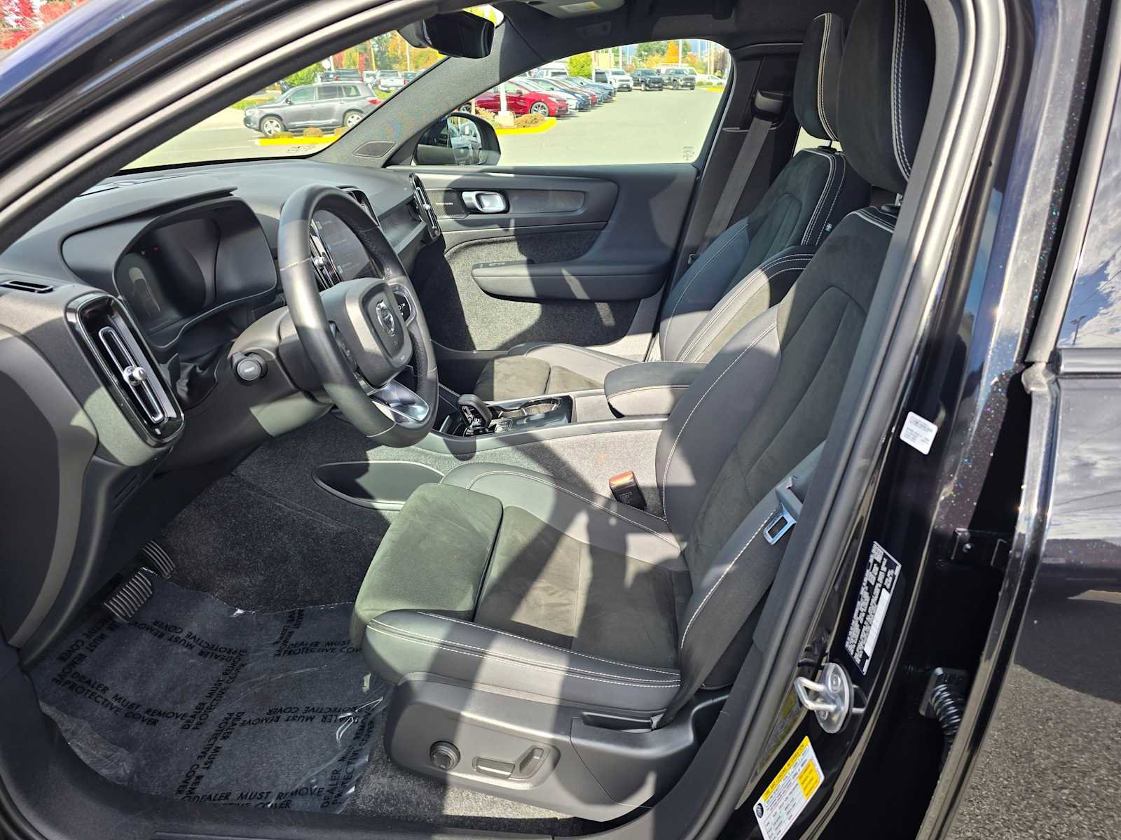 Used 2023 Volvo C40 P8 Recharge Ultimate image 22