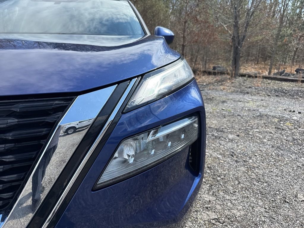 Used 2023 Nissan Rogue SV FWD image 3