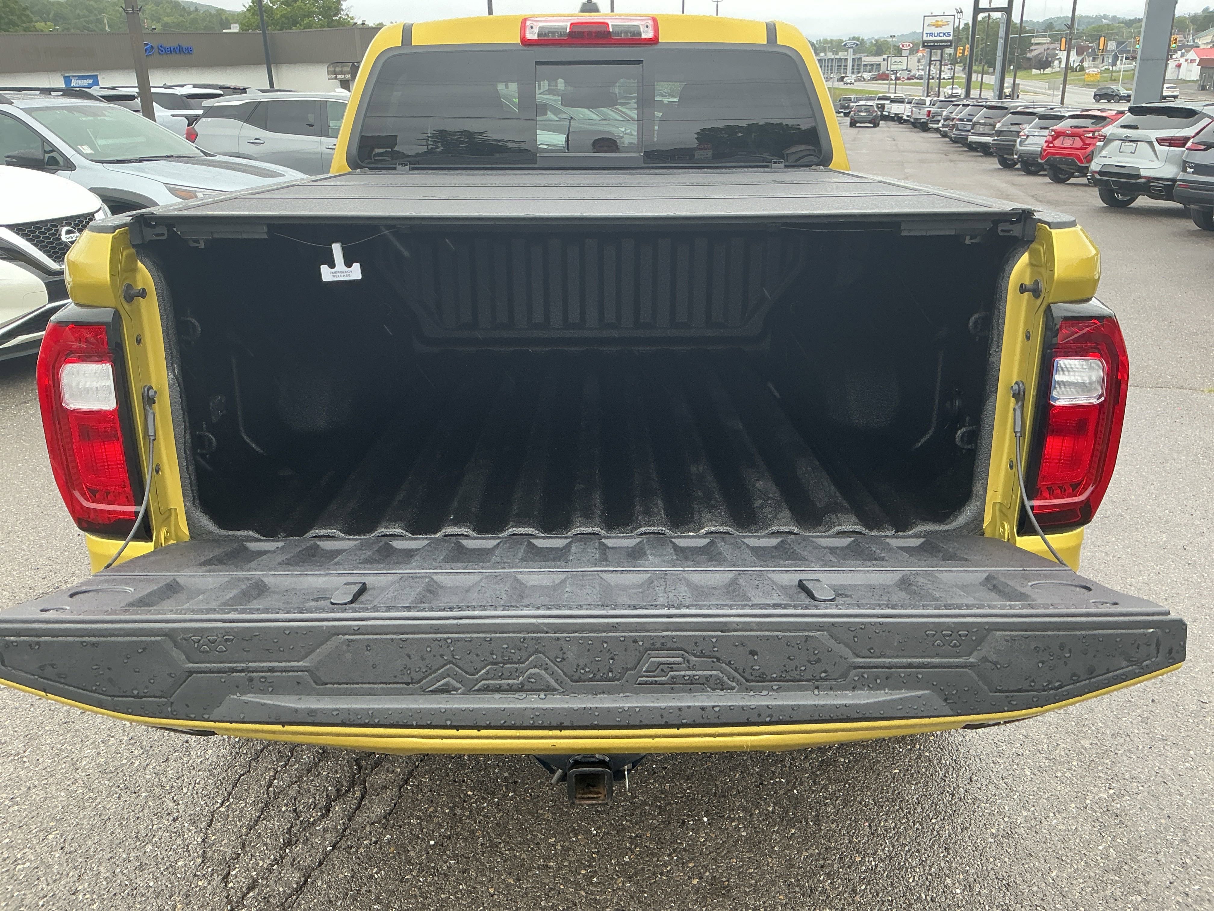 Used 2023 GMC Canyon AT4 w/ Technology Package image 5