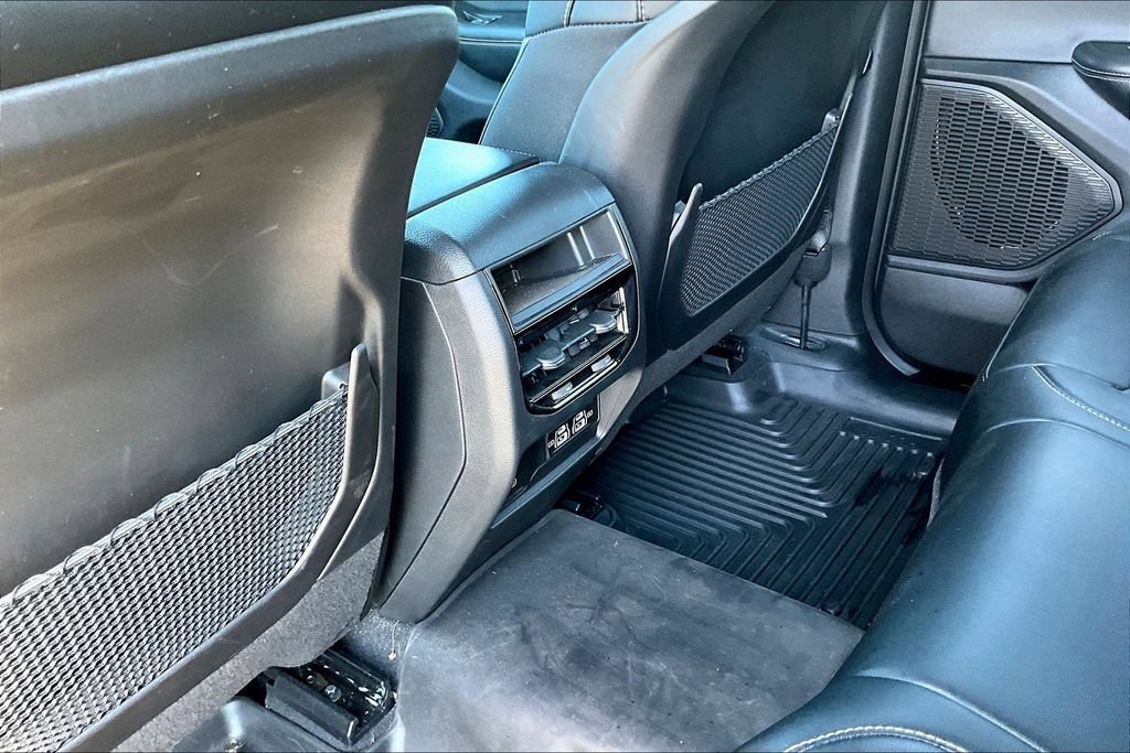 Used 2024 Jeep Grand Cherokee Altitude AWD/4WD image 10