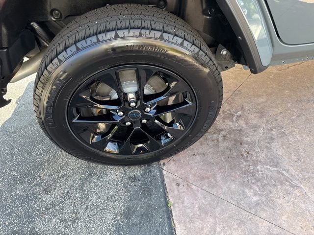 Used 2025 Jeep Wrangler Unlimited Sahara w/ Safety Group image 8