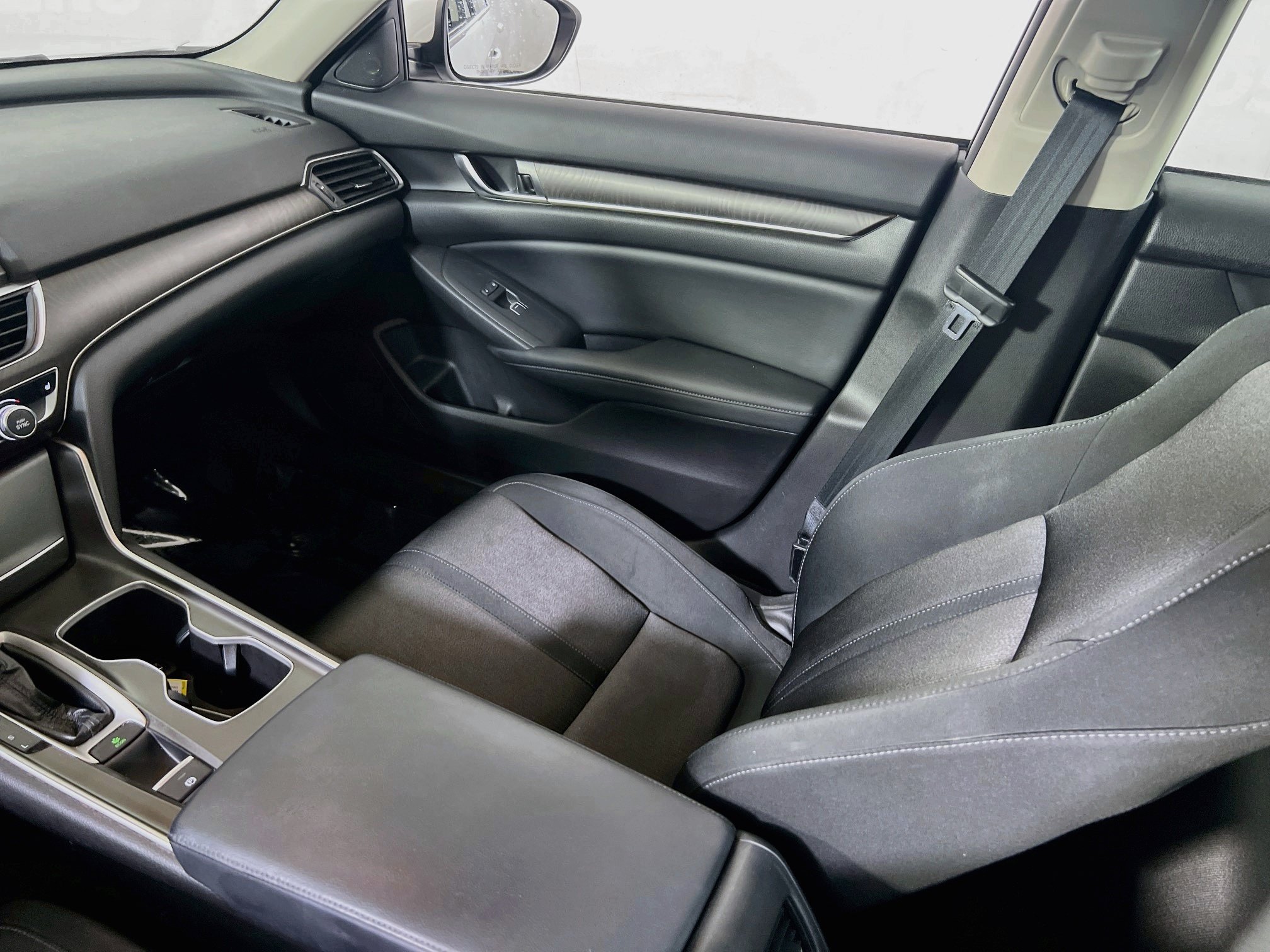 Used 2018 Honda Accord EX image 23