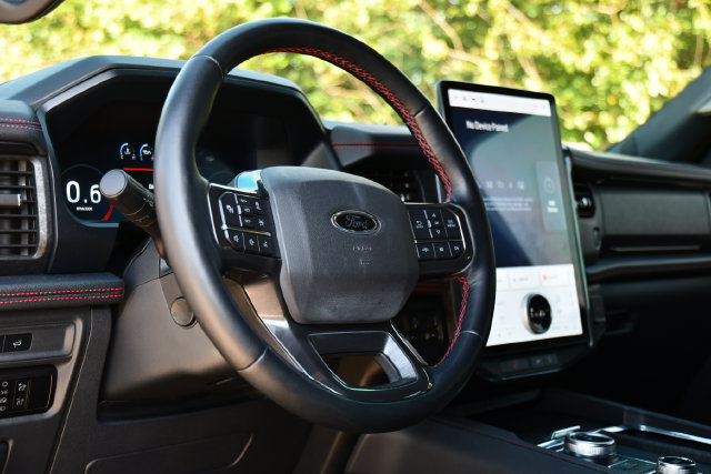 Used 2023 Ford Expedition Limited AWD/4WD image 11