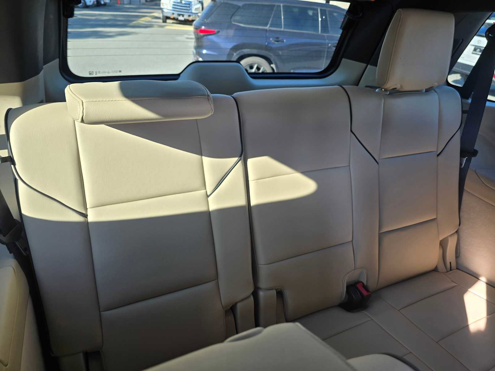 Used 2022 Cadillac Escalade Premium Luxury AWD/4WD image 20