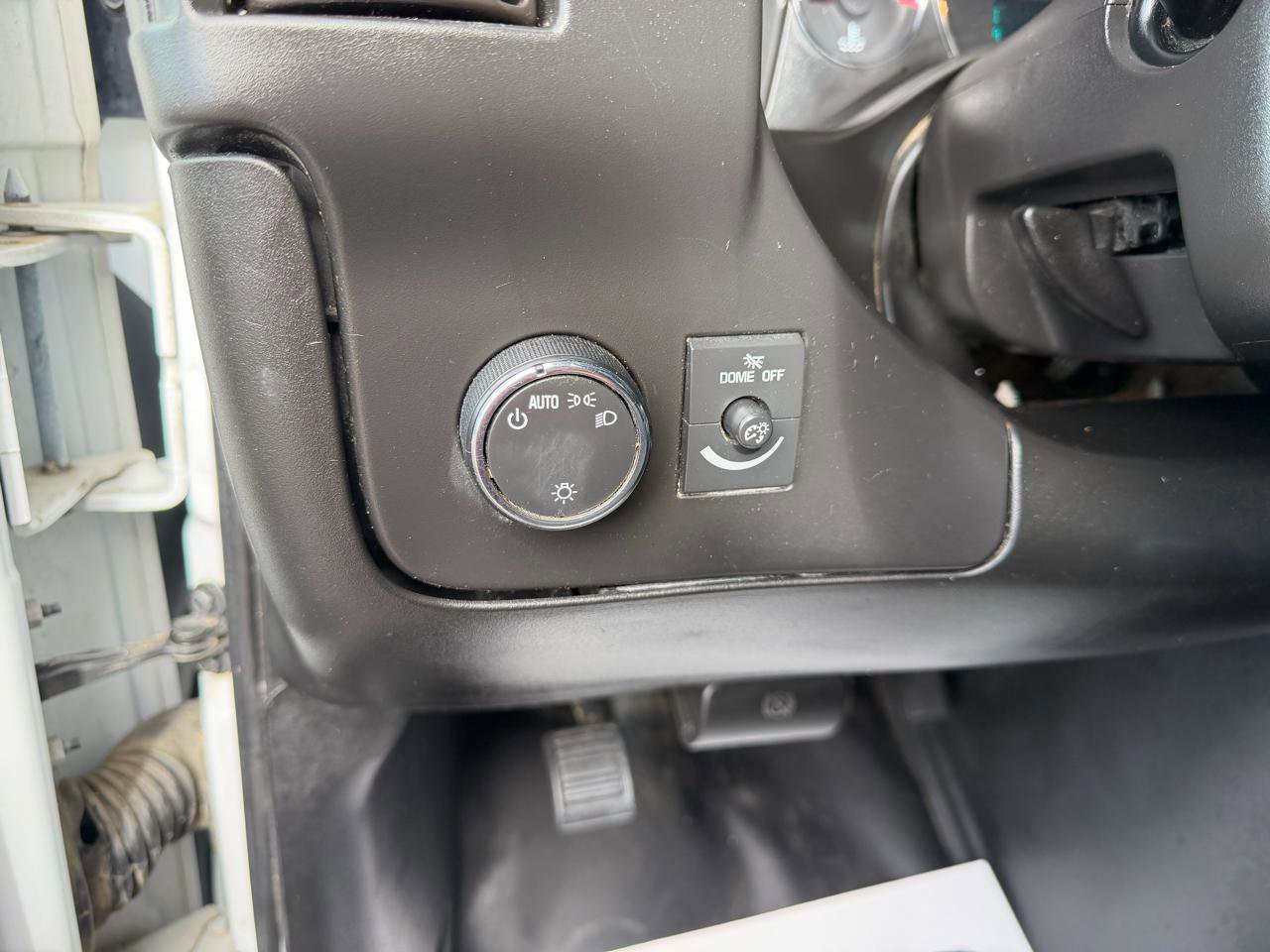 Used 2018 Chevrolet Express 2500 Extended w/ Driver Convenience Package image 13