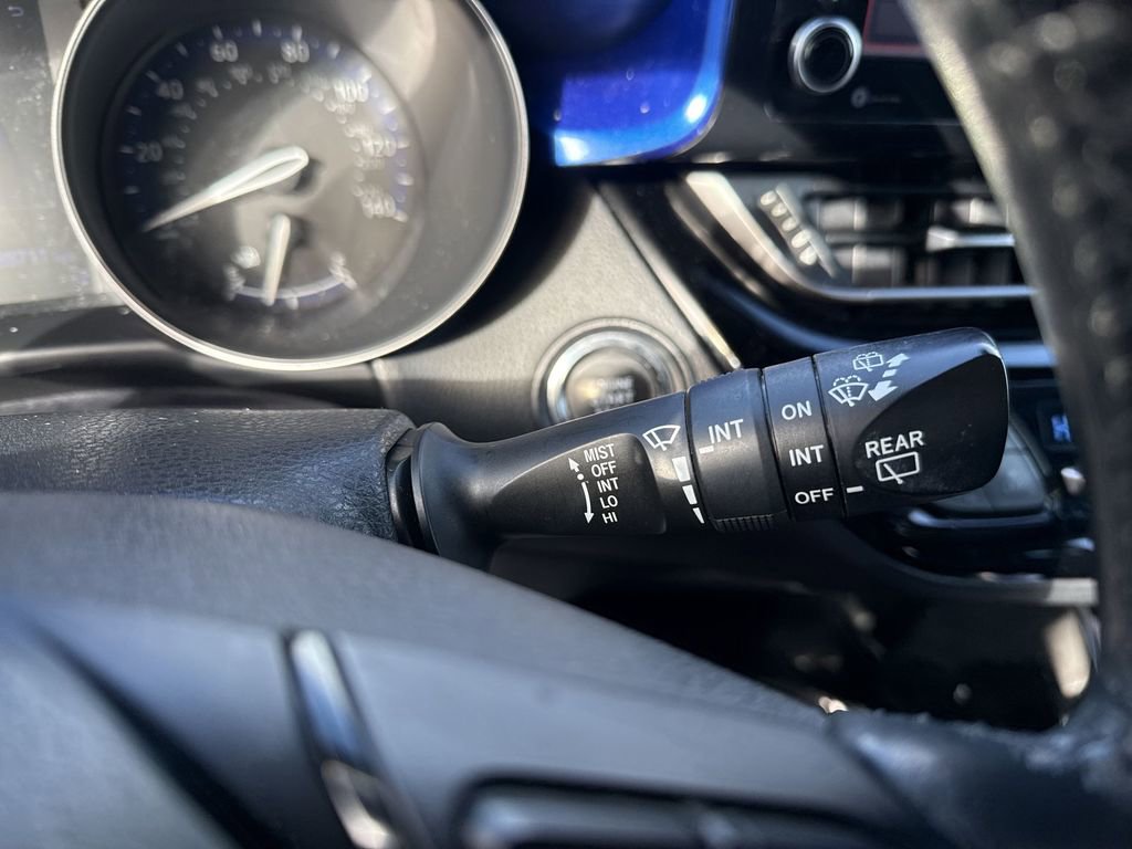 Used 2020 Toyota C-HR XLE FWD image 19