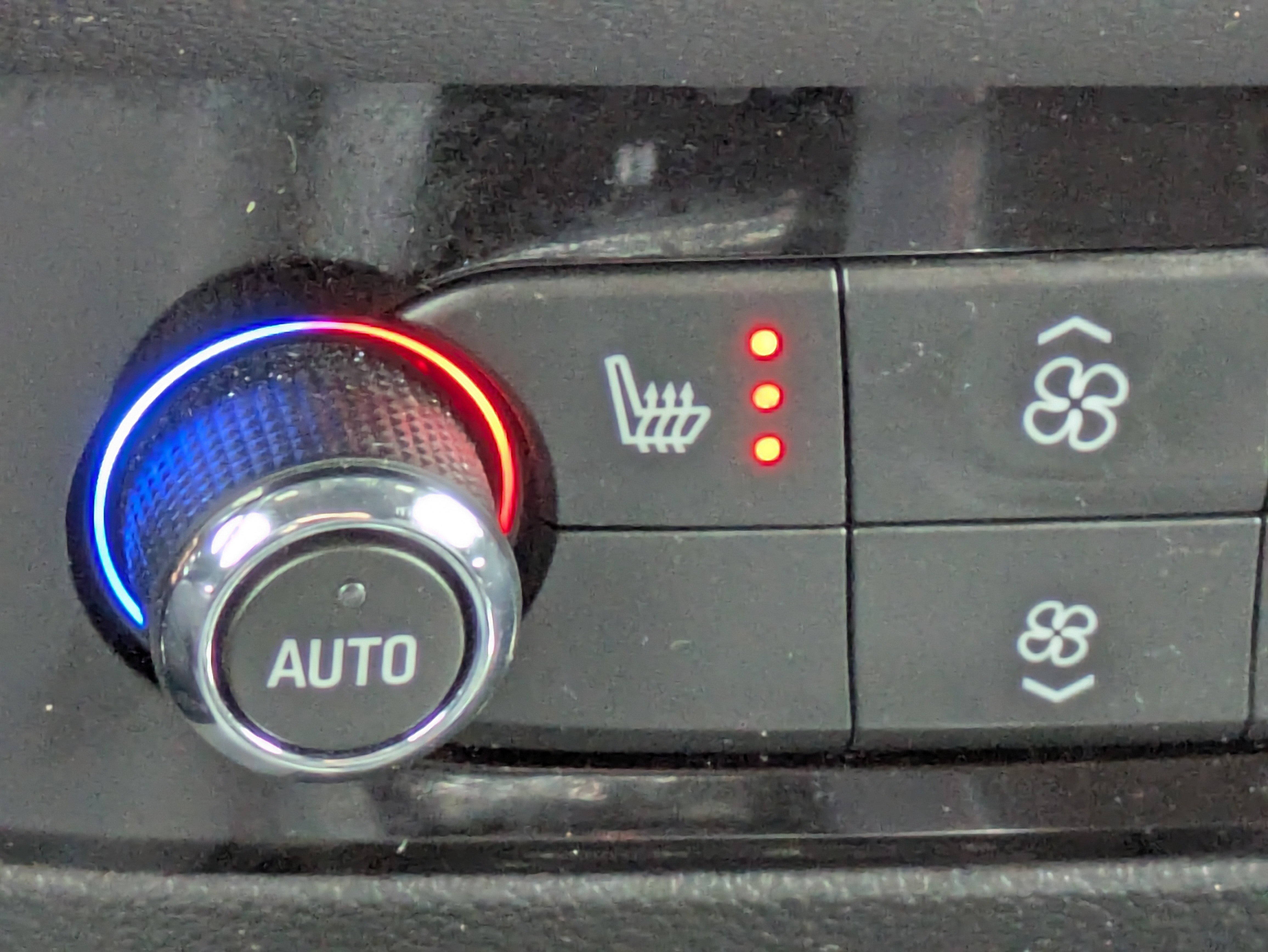 Used 2023 Buick Enclave Essence w/ Sound and Sites Package FWD image 27