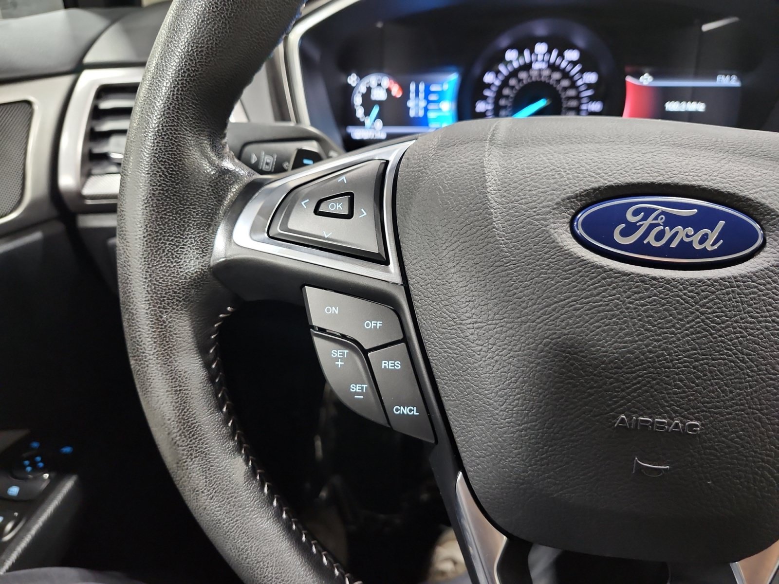 Used 2019 Ford Fusion SE w/ Equipment Group 151A FWD image 23