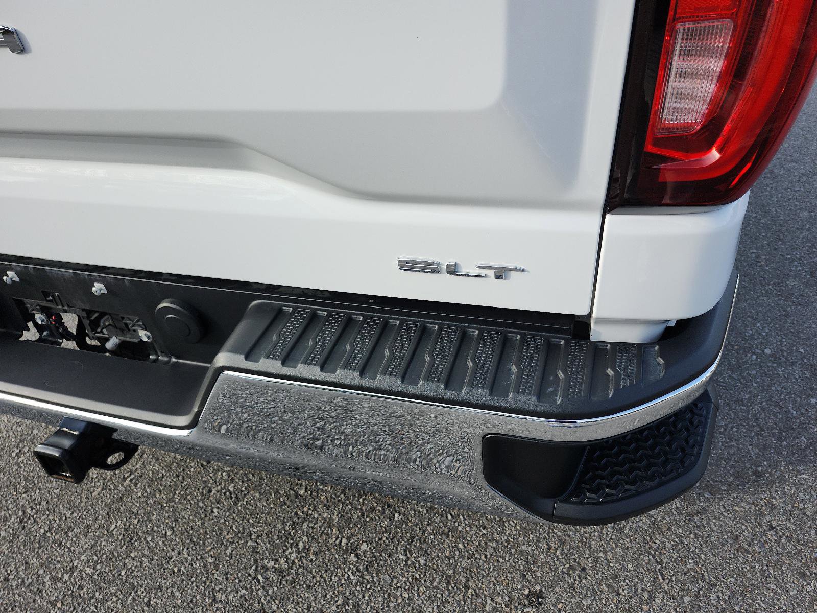 Used 2023 GMC Sierra 1500 SLT image 4