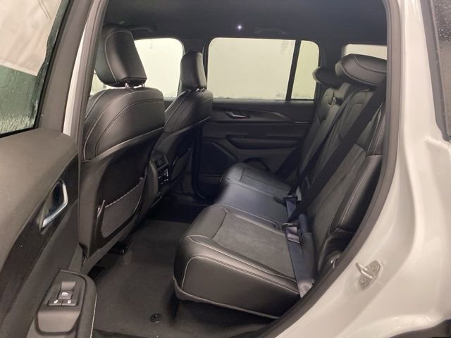 New 2025 Jeep Grand Cherokee Altitude image 21