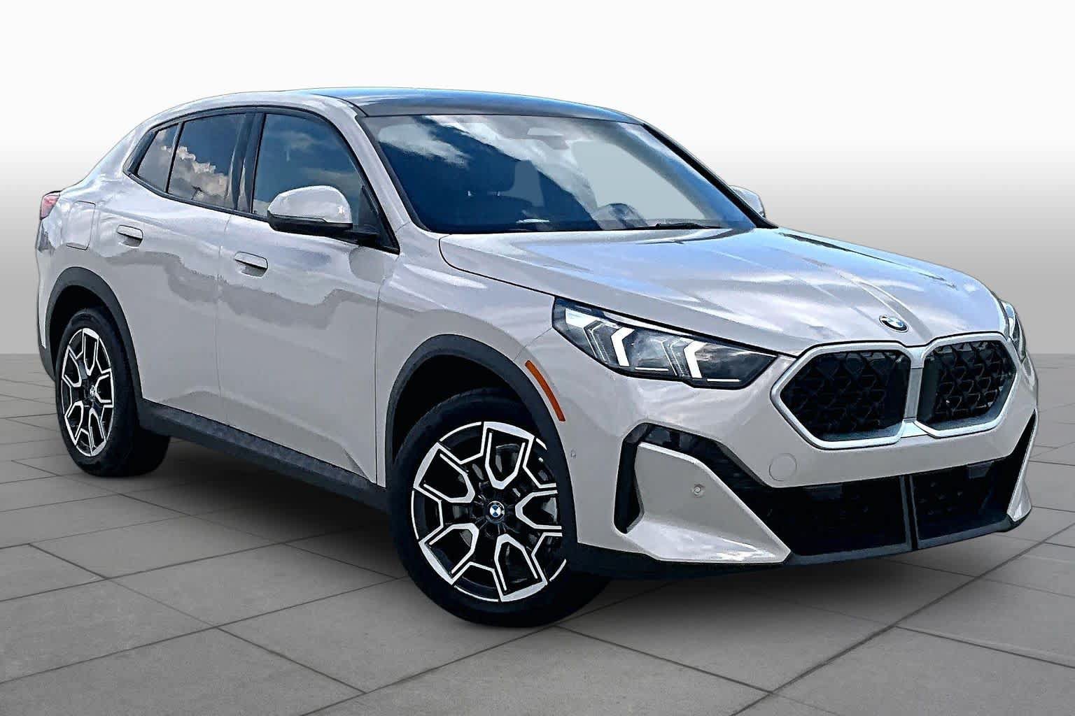 Used 2026 BMW X2 xDrive28i AWD/4WD image 2