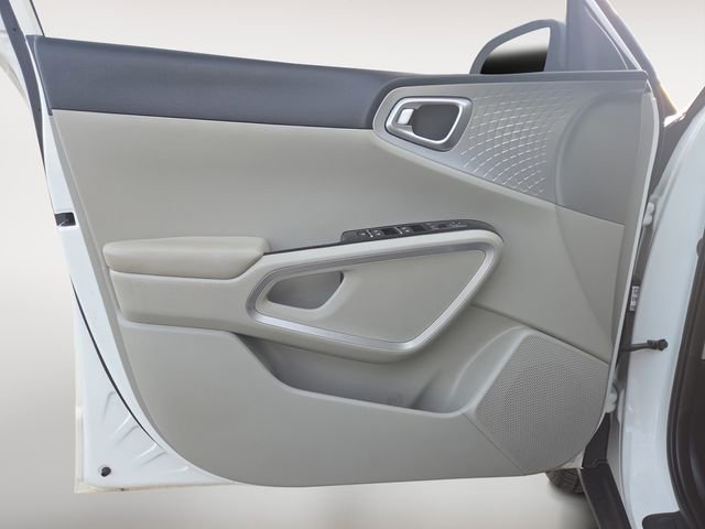 Used 2025 Kia Soul LX w/ LX Technology Package image 16