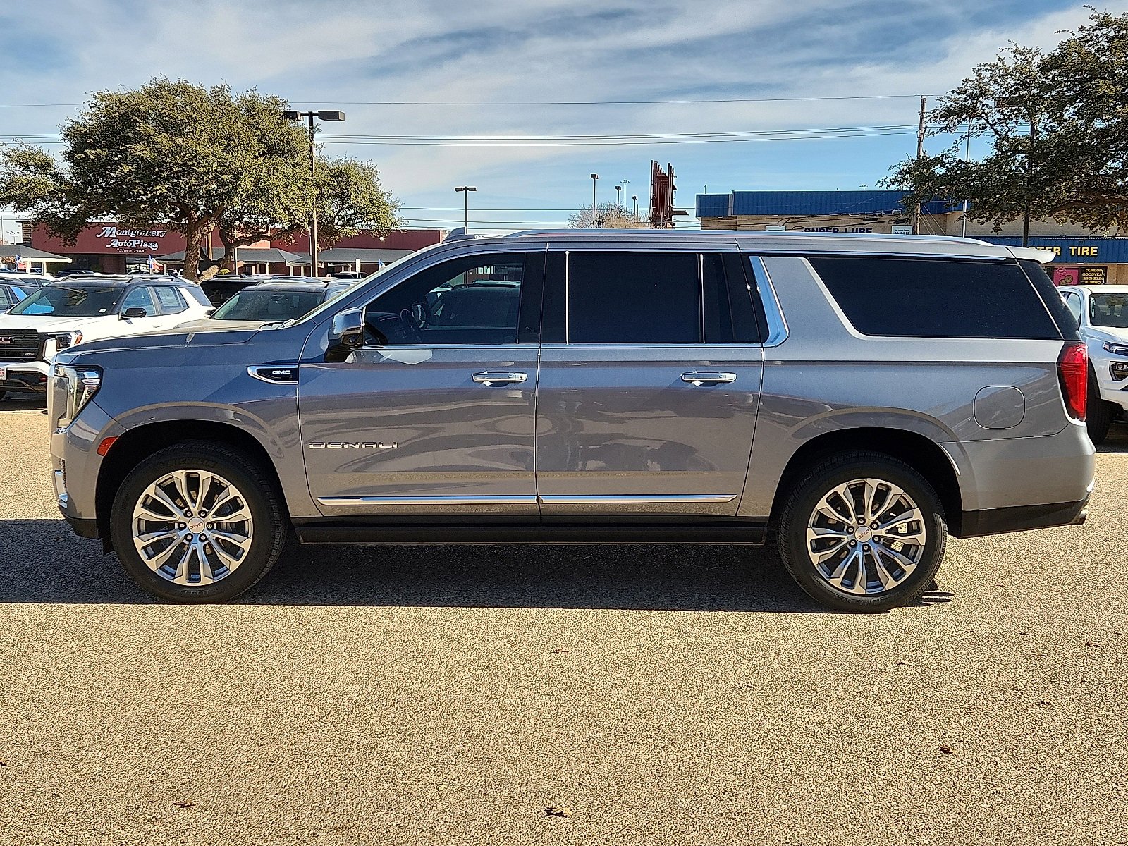 Used 2022 GMC Yukon XL Denali w/ Max Trailering Package image 2
