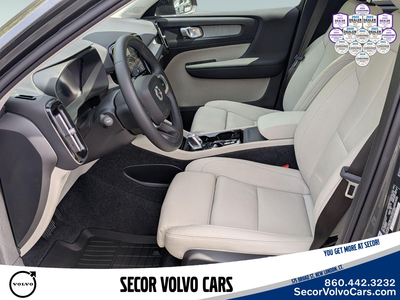 Certified 2026 Volvo XC40 B5 Plus AWD/4WD image 15