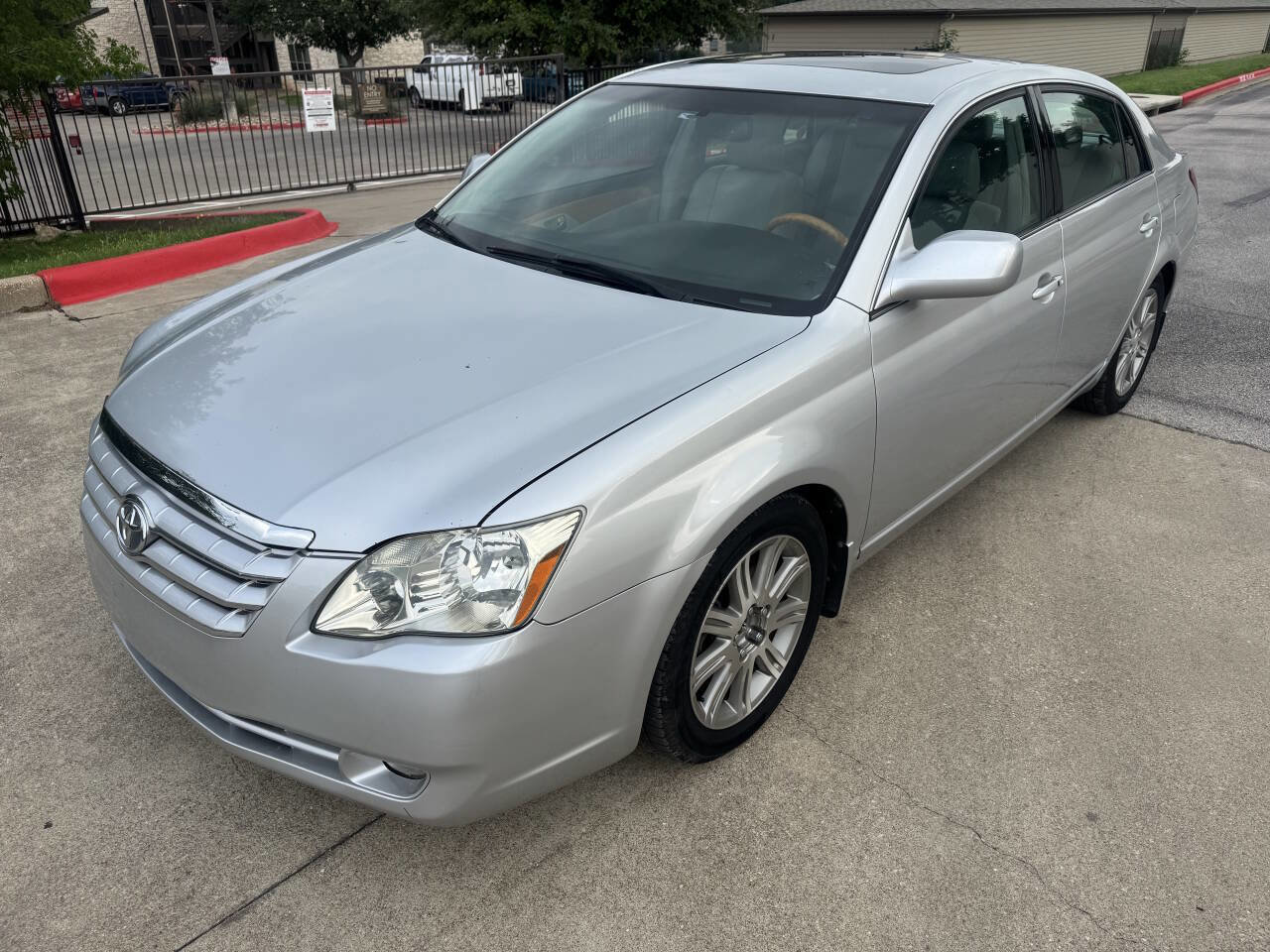 Used 2006 Toyota Avalon Limited FWD image 29