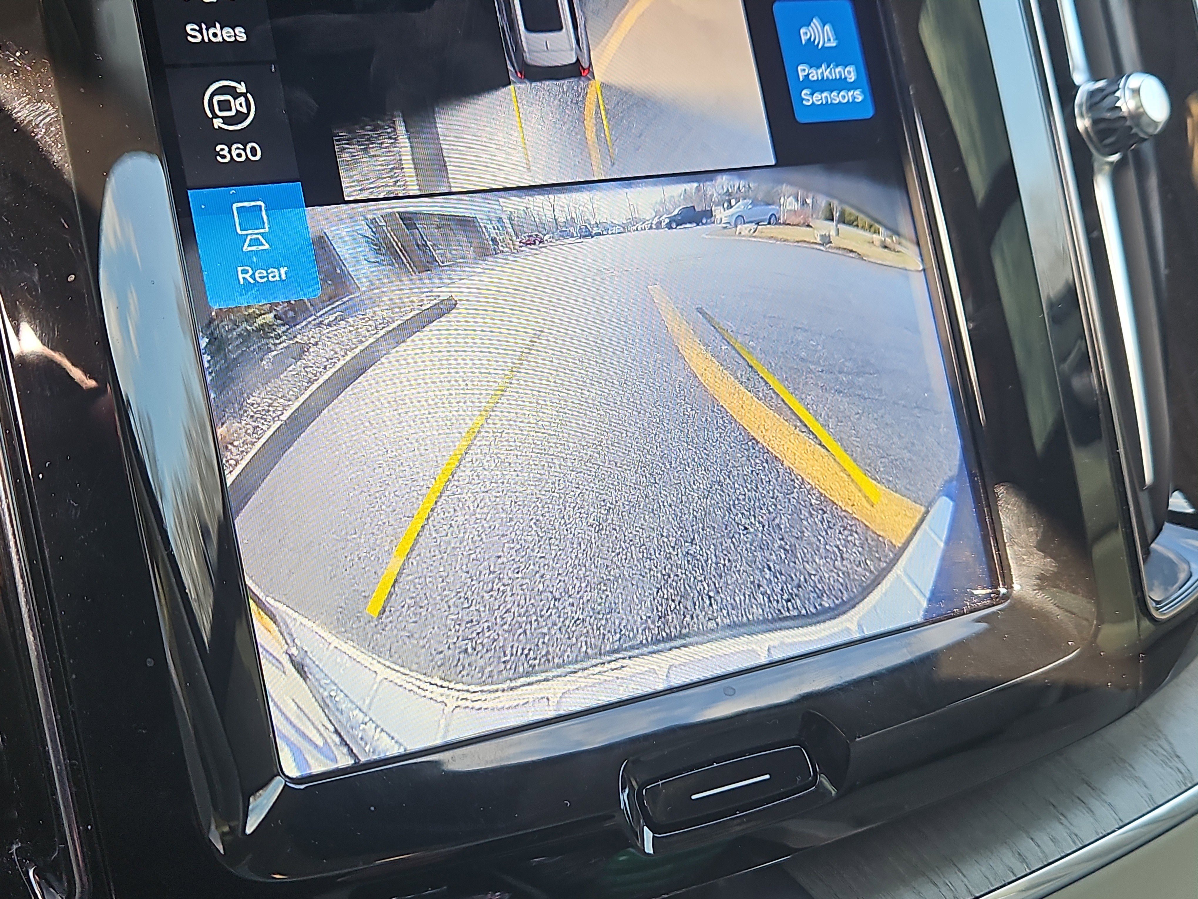 Used 2025 Volvo XC60 B5 Ultra w/ Protection Package Premier image 9