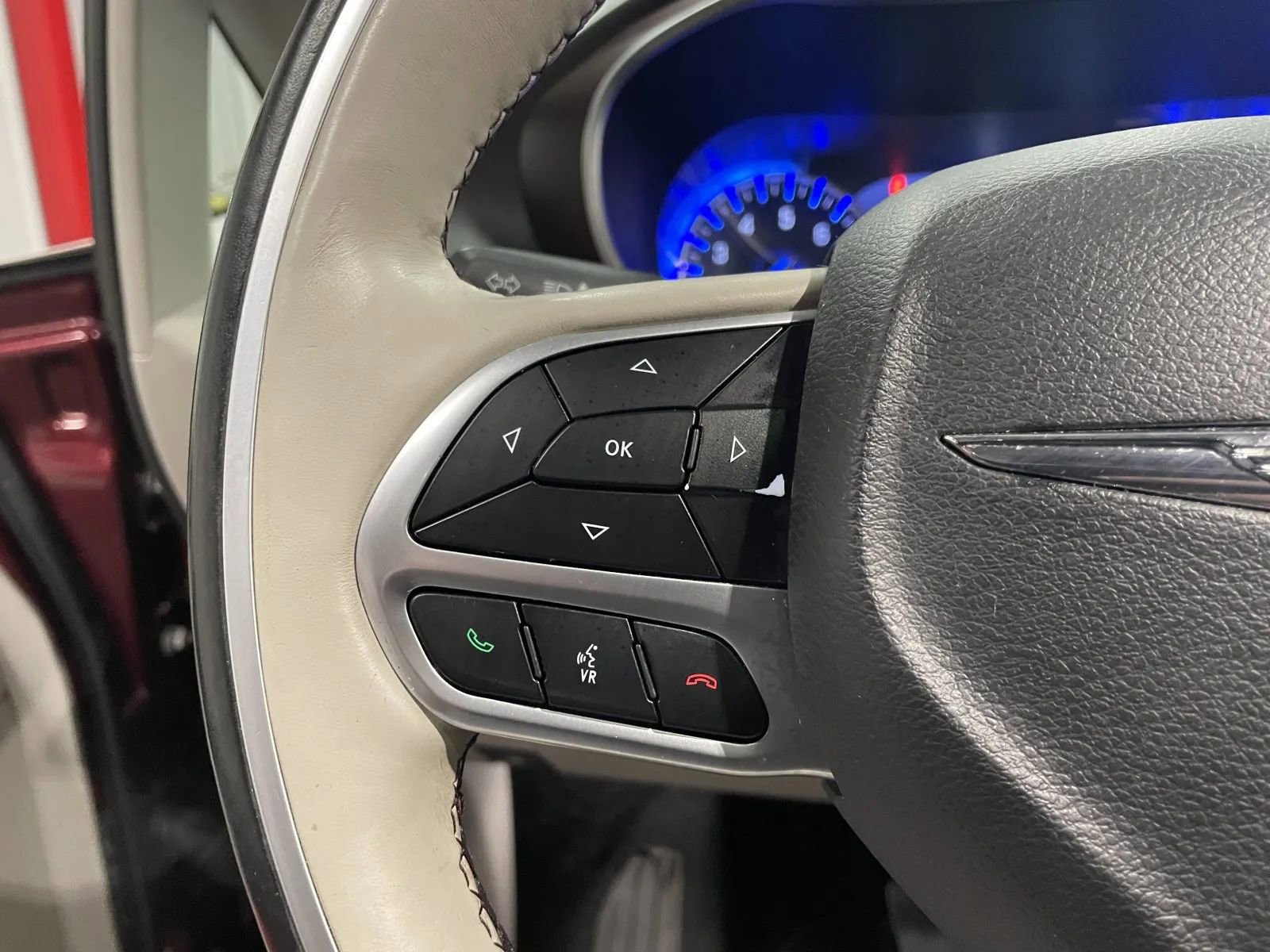 Used 2019 Chrysler Pacifica Limited w/ Tire & Wheel Group image 21