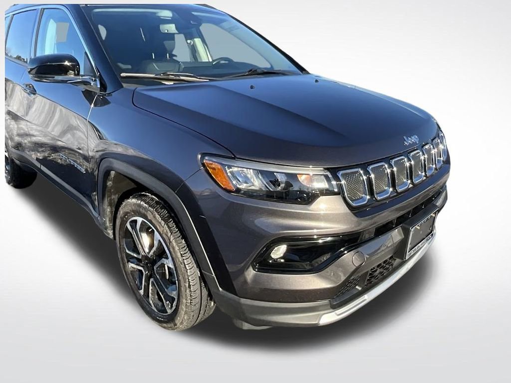 Used 2022 Jeep Compass Limited image 11