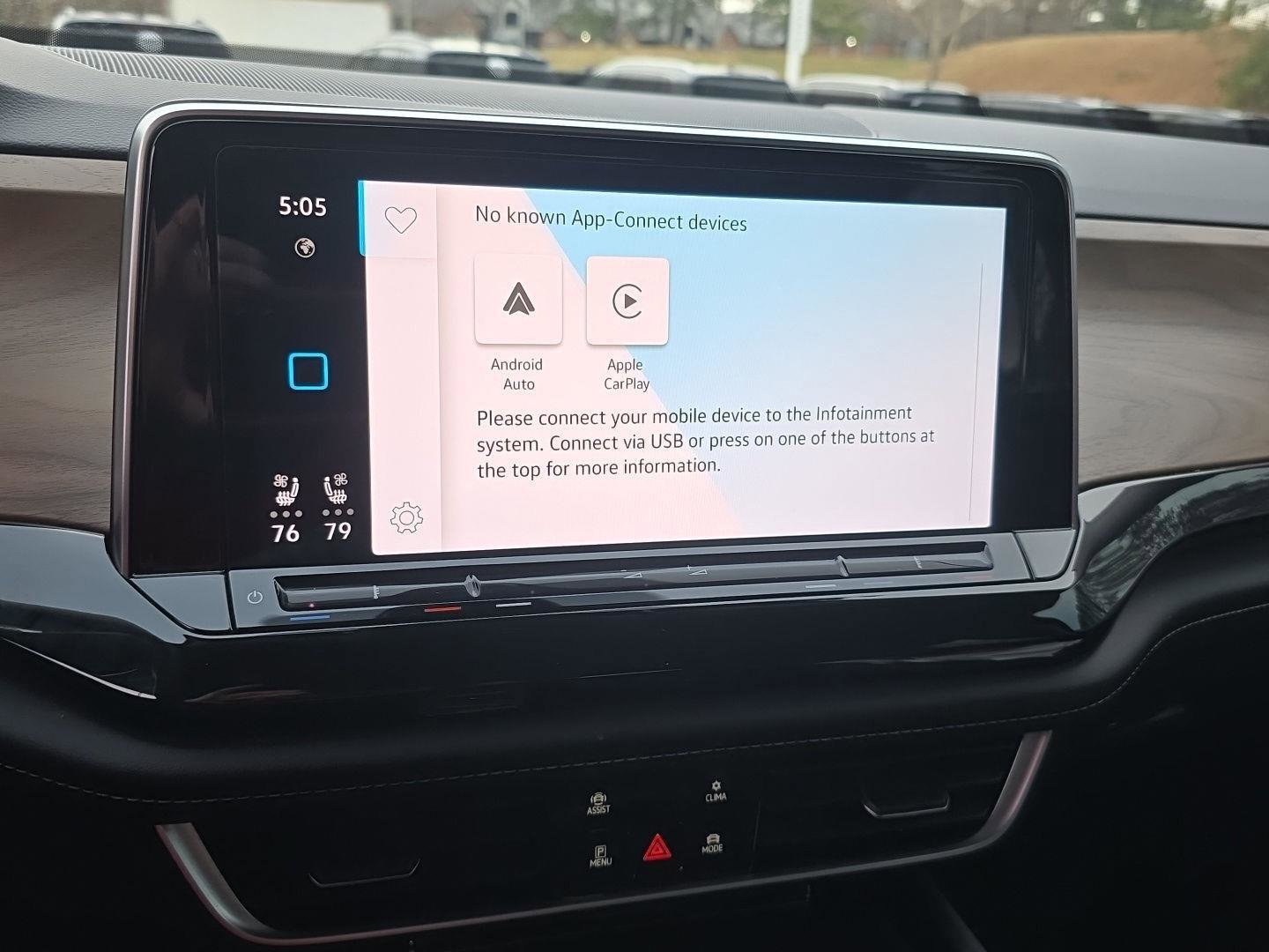 Certified 2025 Volkswagen Atlas SE image 23