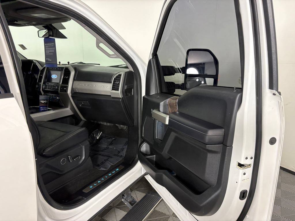 Used 2019 Ford F250 Lariat w/ Lariat Ultimate Package AWD/4WD image 34