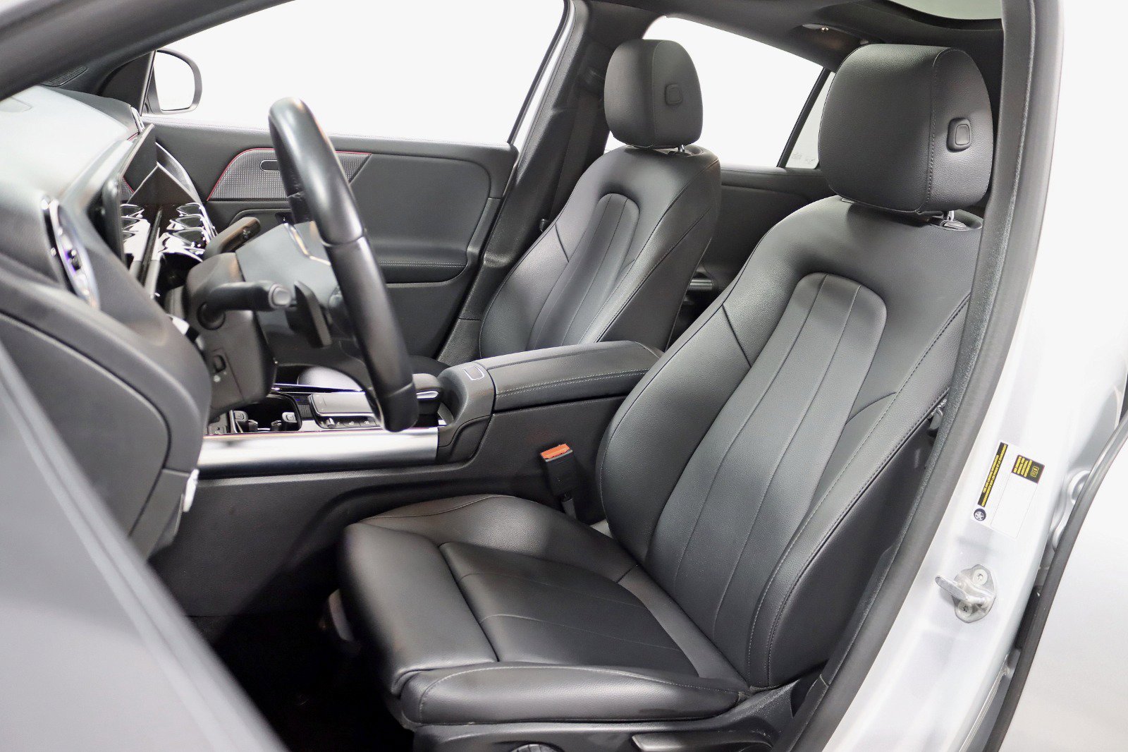 Used 2022 Mercedes-Benz GLA 250 4MATIC w/ Premium Package Lite image 31