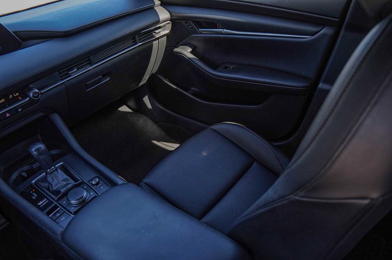 Used 2021 MAZDA MAZDA3 s image 27