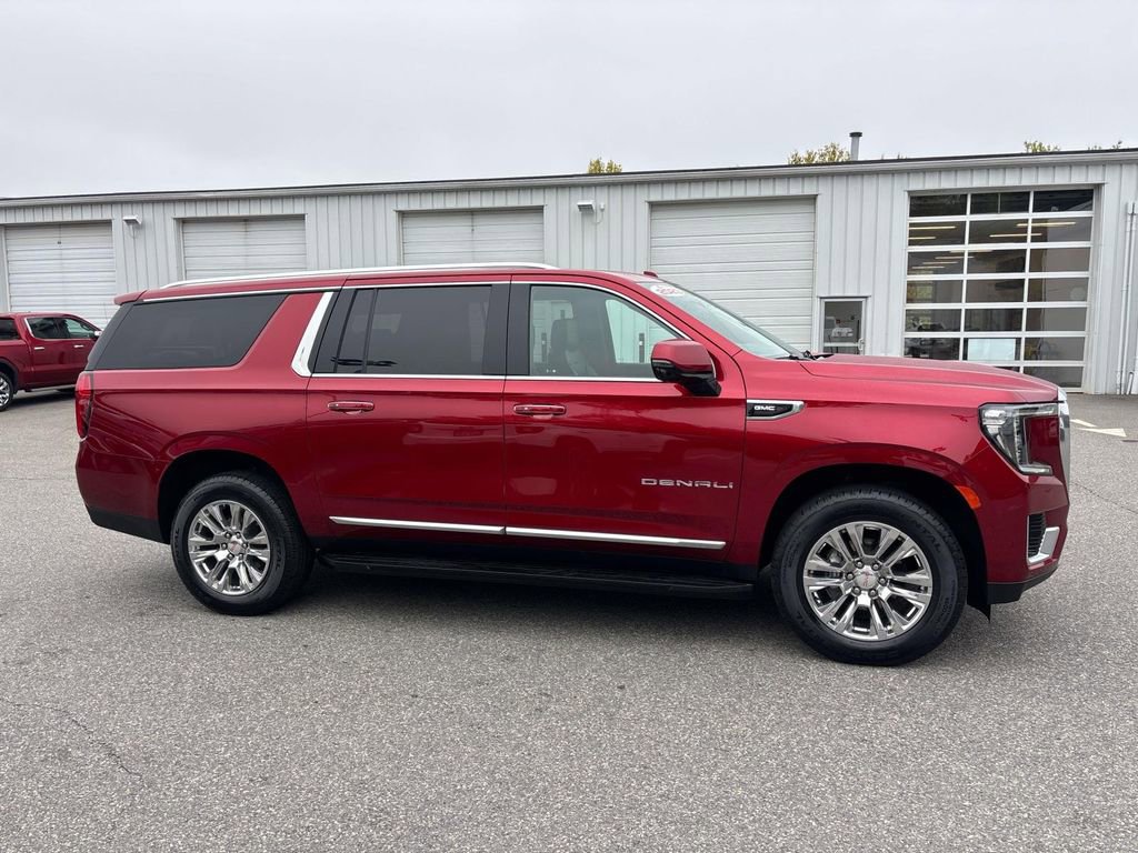 Used 2023 GMC Yukon XL Denali AWD/4WD image 3