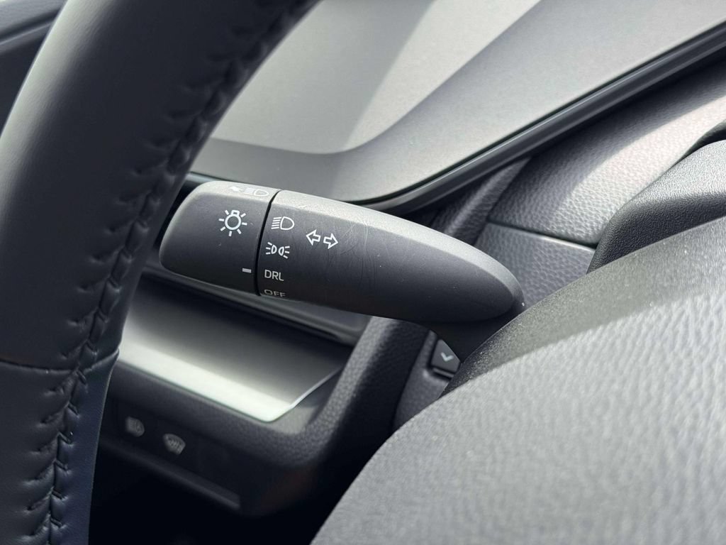 Certified 2025 Toyota Prius LE AWD/4WD image 22
