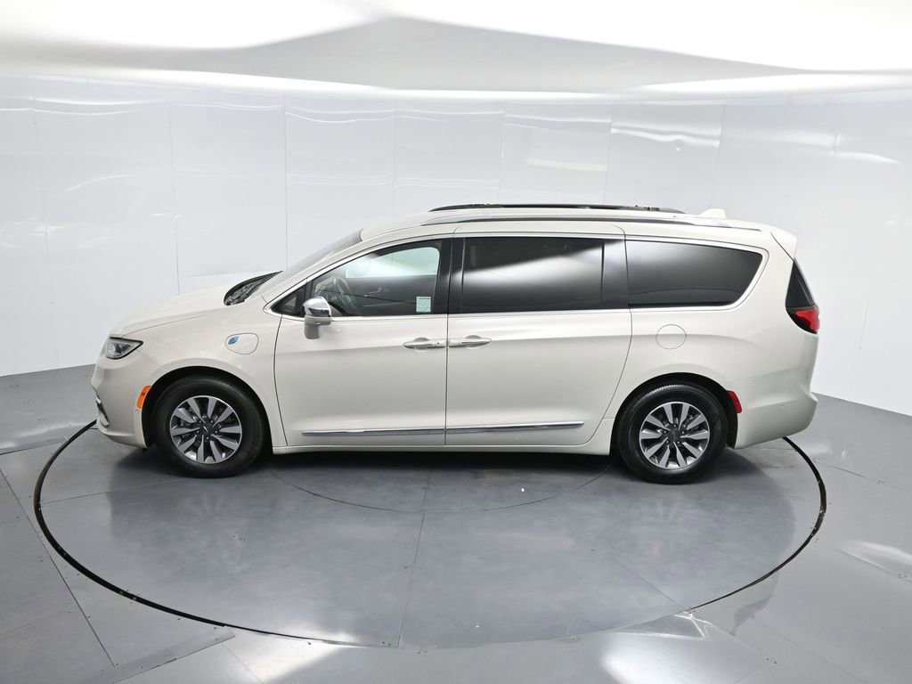 Used 2021 Chrysler Pacifica Limited w/ Premium & Safety Sphere Group image 66