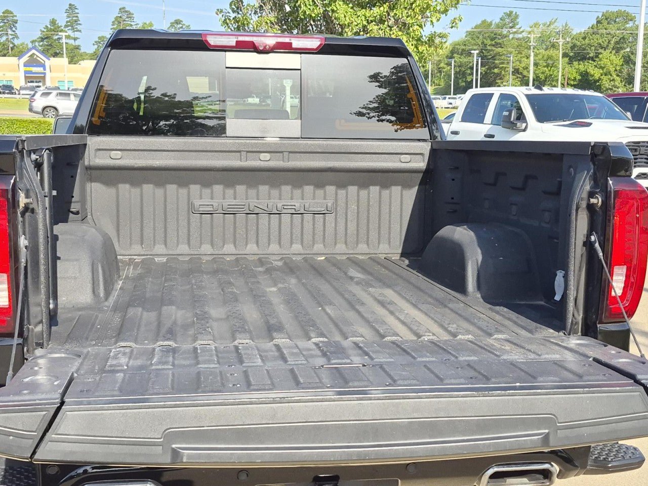 Certified 2023 GMC Sierra 1500 Denali w/ Technology Package AWD/4WD image 9