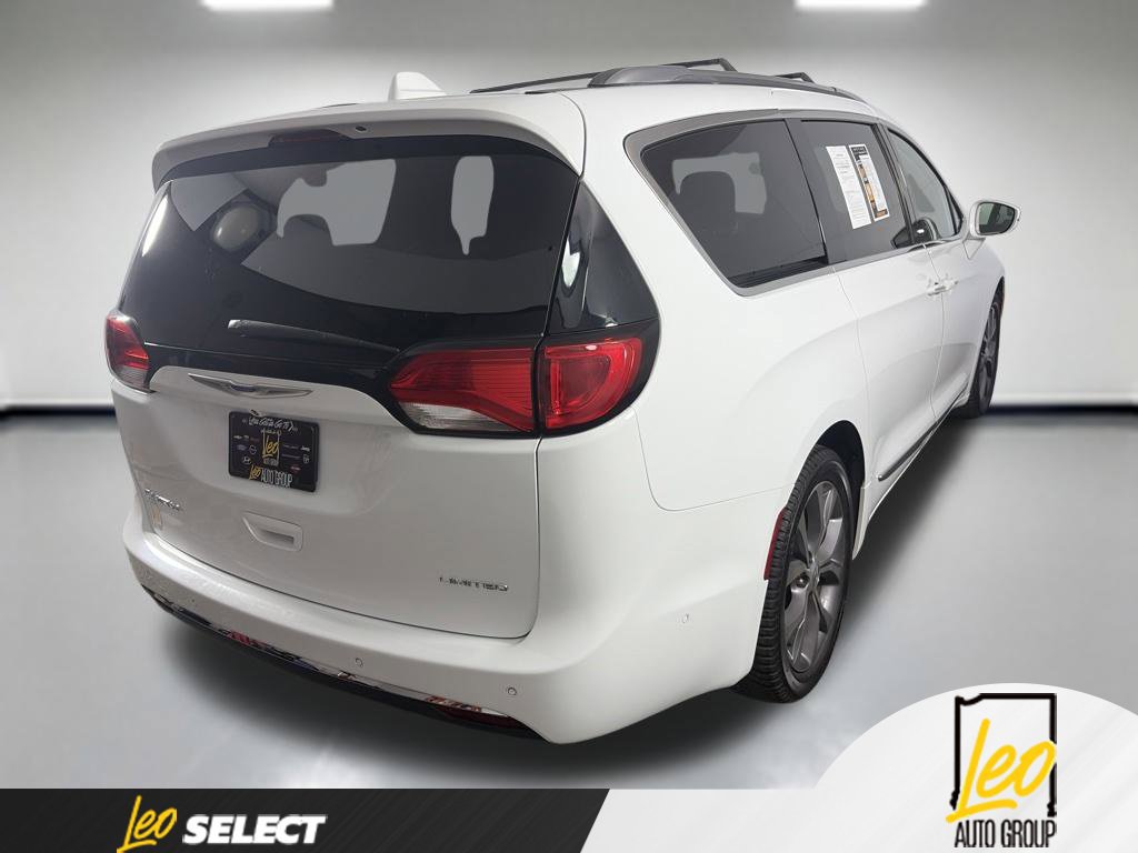 Used 2019 Chrysler Pacifica Limited w/ Tire & Wheel Group FWD image 10