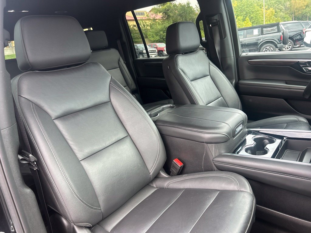 Used 2025 Chevrolet Suburban LT AWD/4WD image 41