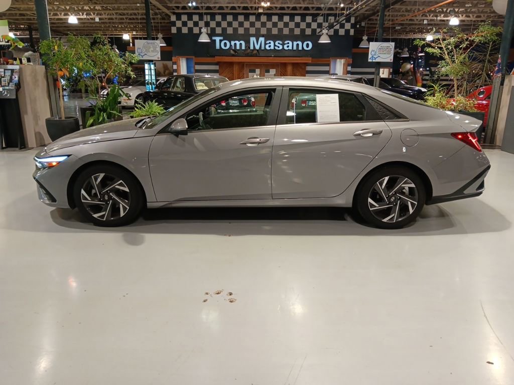 Used 2024 Hyundai Elantra SEL w/ Convenience Package image 9