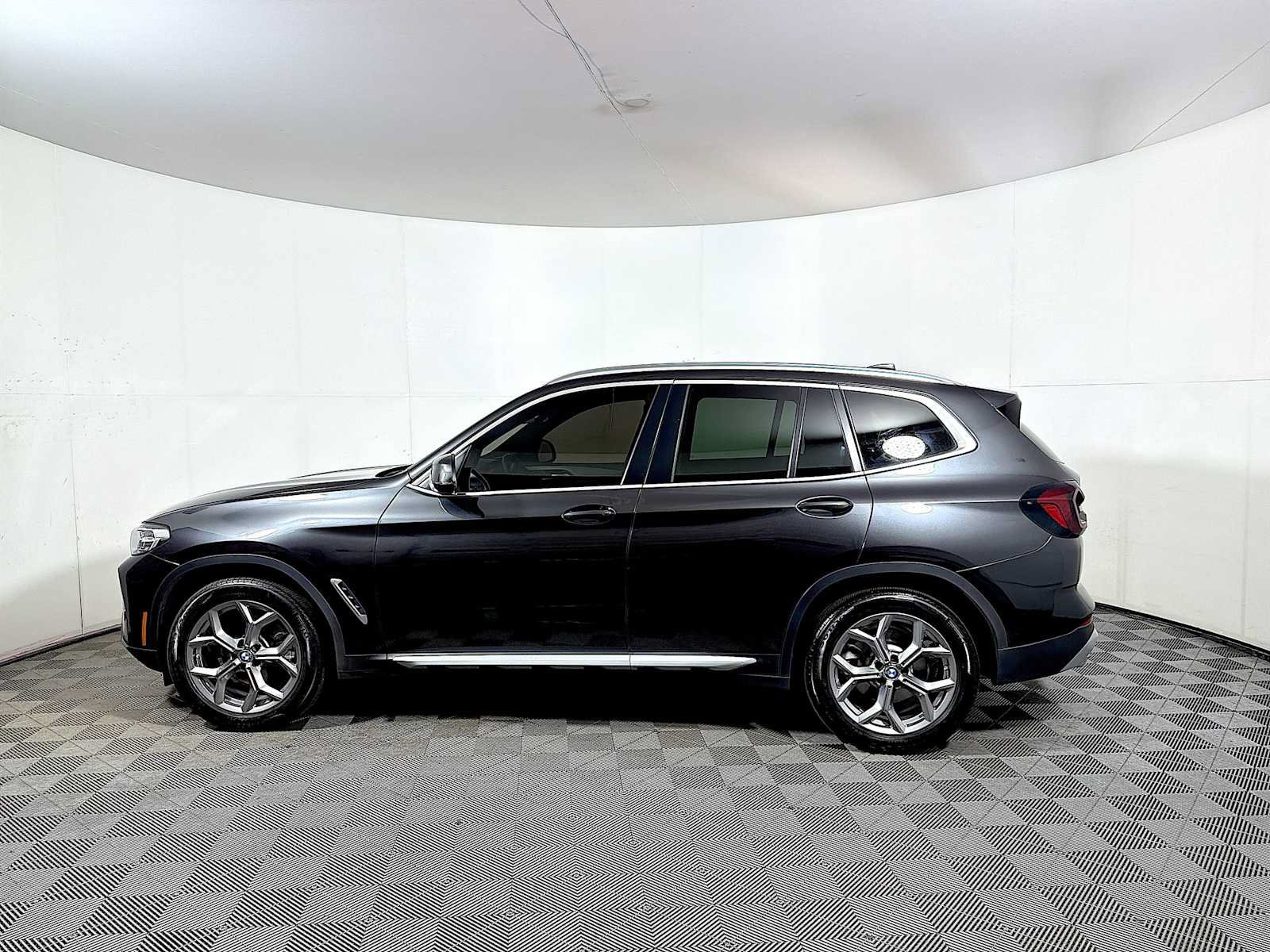 Used 2023 BMW X3 xDrive30i w/ Premium Package AWD/4WD image 4