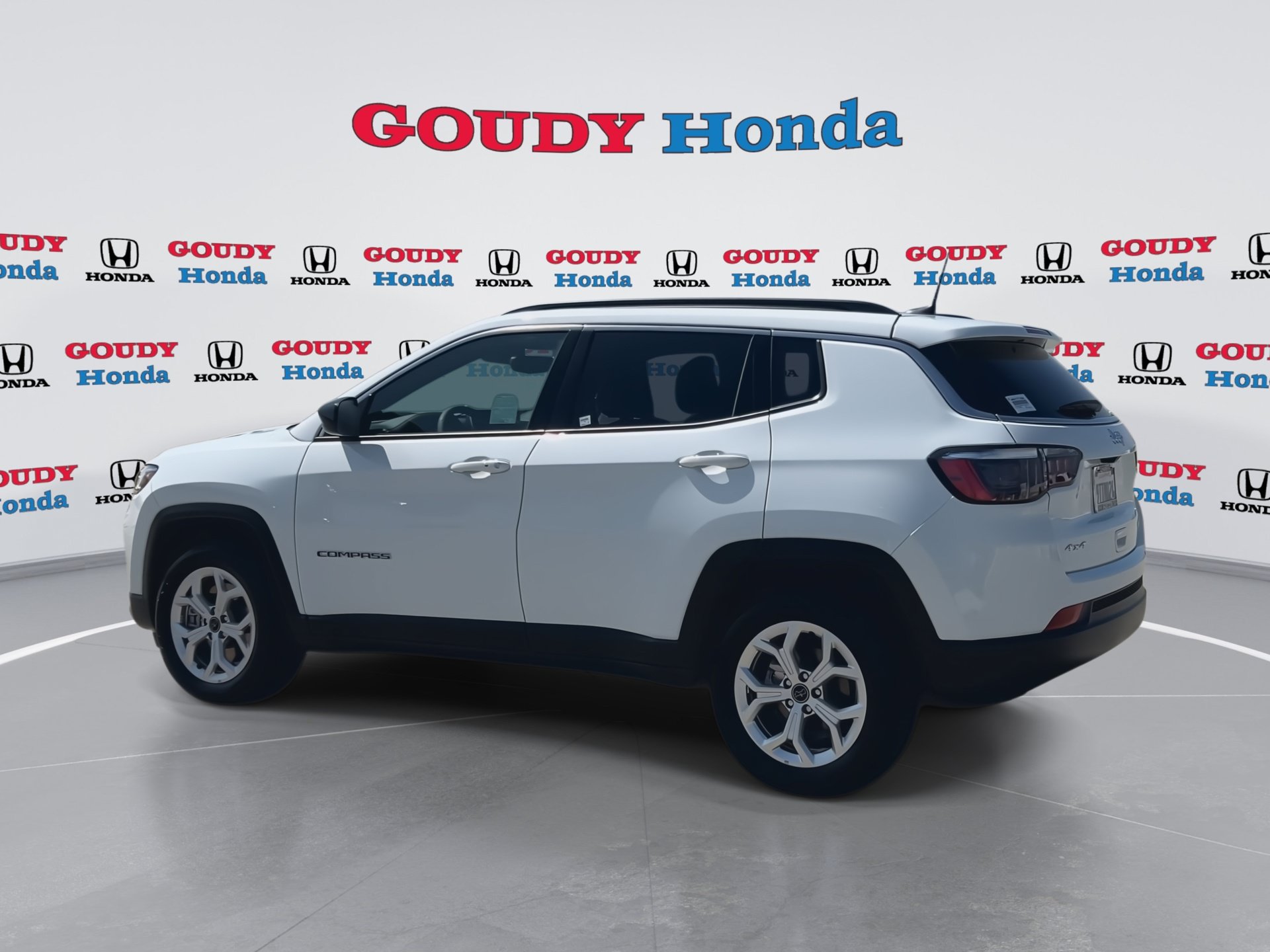Used 2025 Jeep Compass Latitude AWD/4WD image 6