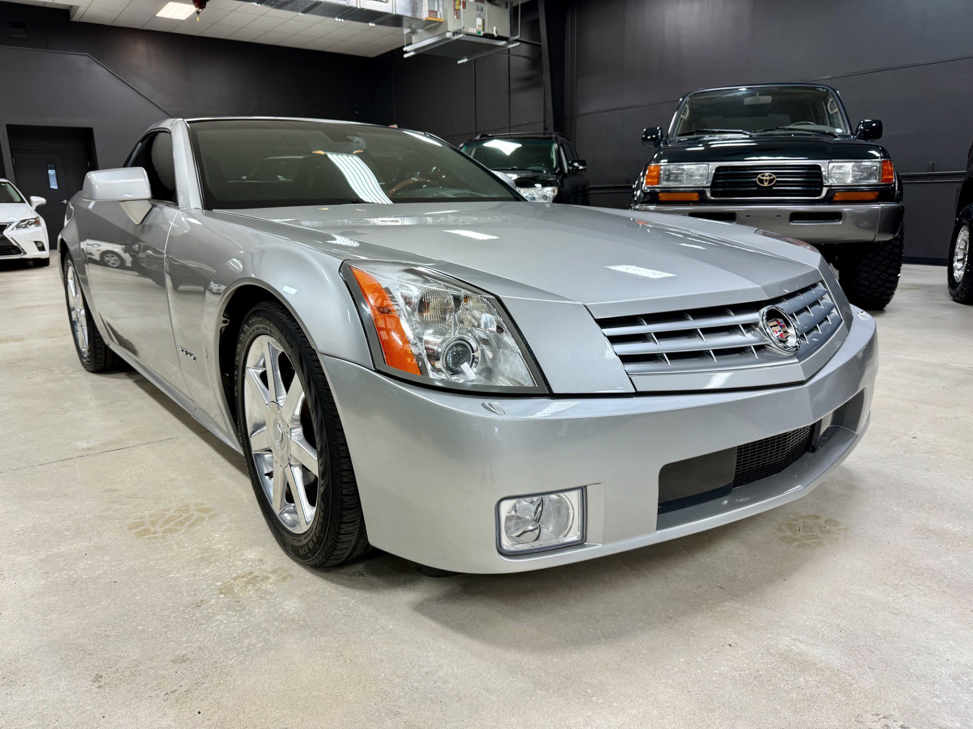 Used 2006 Cadillac XLR image 17