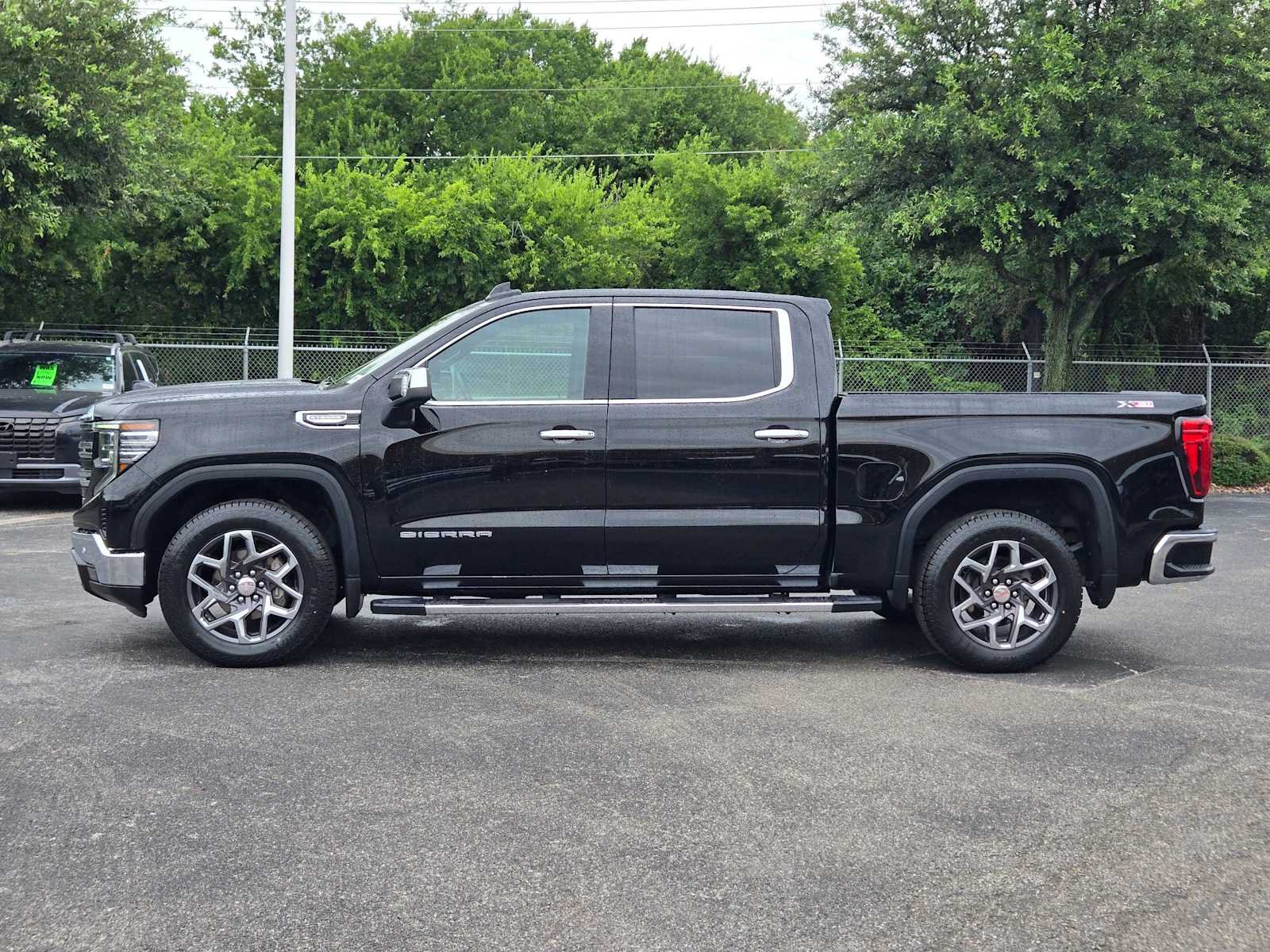 Certified 2024 GMC Sierra 1500 SLT AWD/4WD image 4