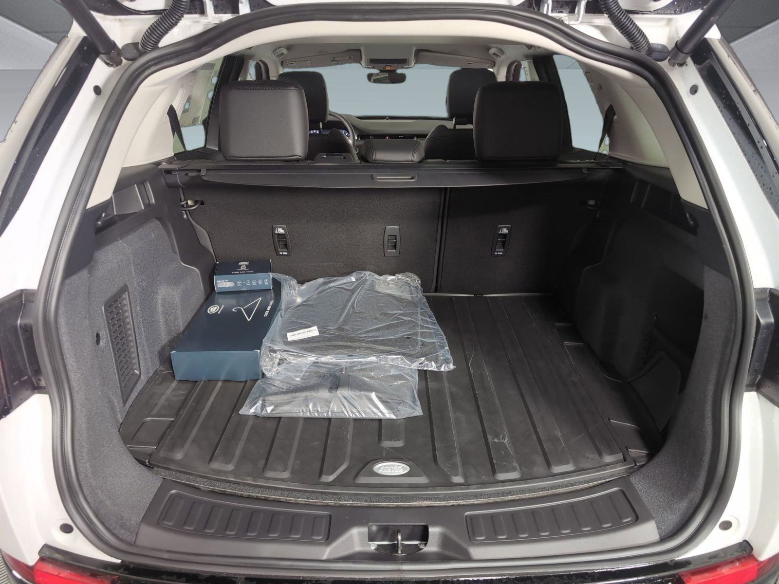 Used 2025 Land Rover Discovery Sport S AWD/4WD image 26