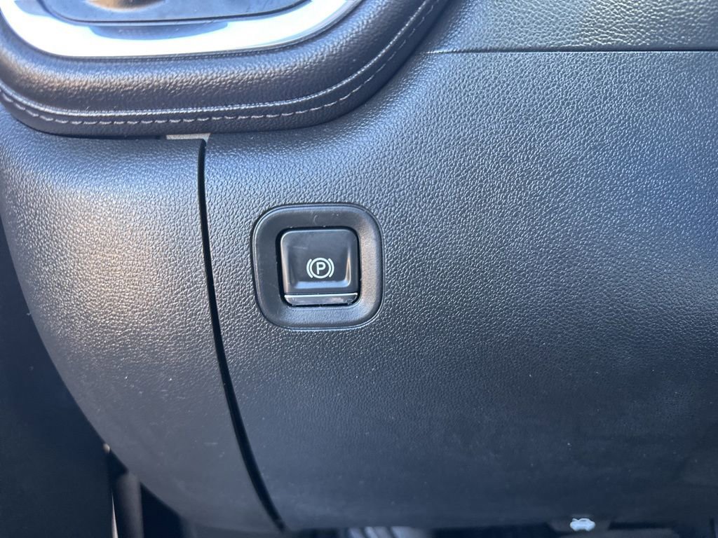 Used 2020 Chevrolet Silverado 1500 LT Trail Boss w/ Midnight Edition image 13