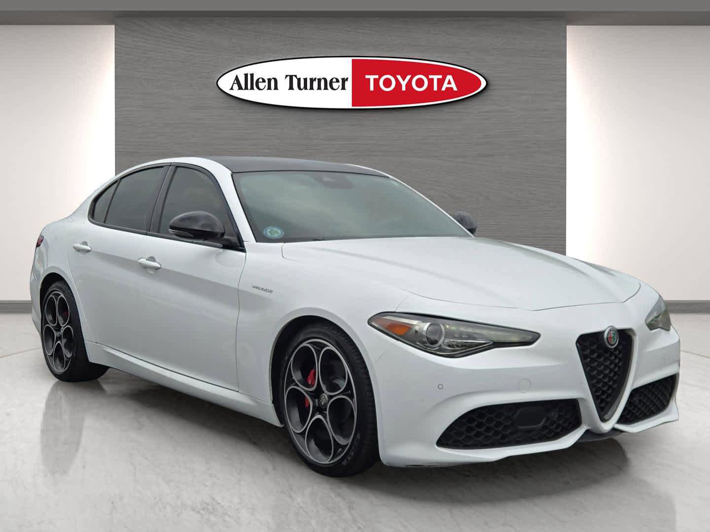 Used 2022 Alfa Romeo Giulia Veloce RWD video 1
