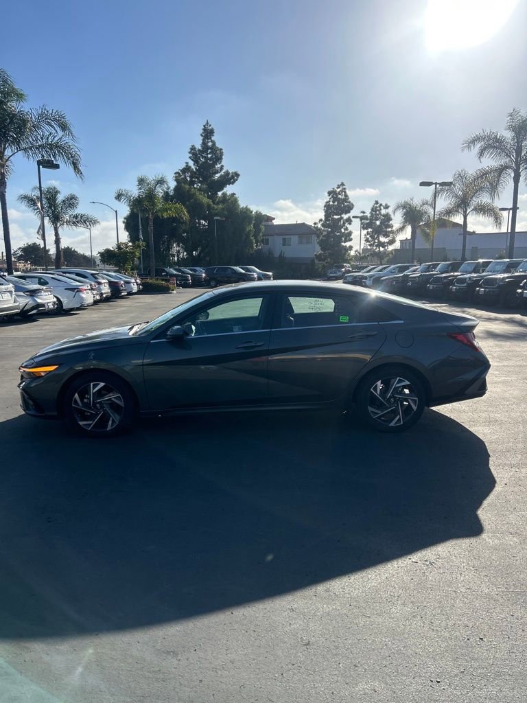 Used 2025 Hyundai Elantra SEL image 7