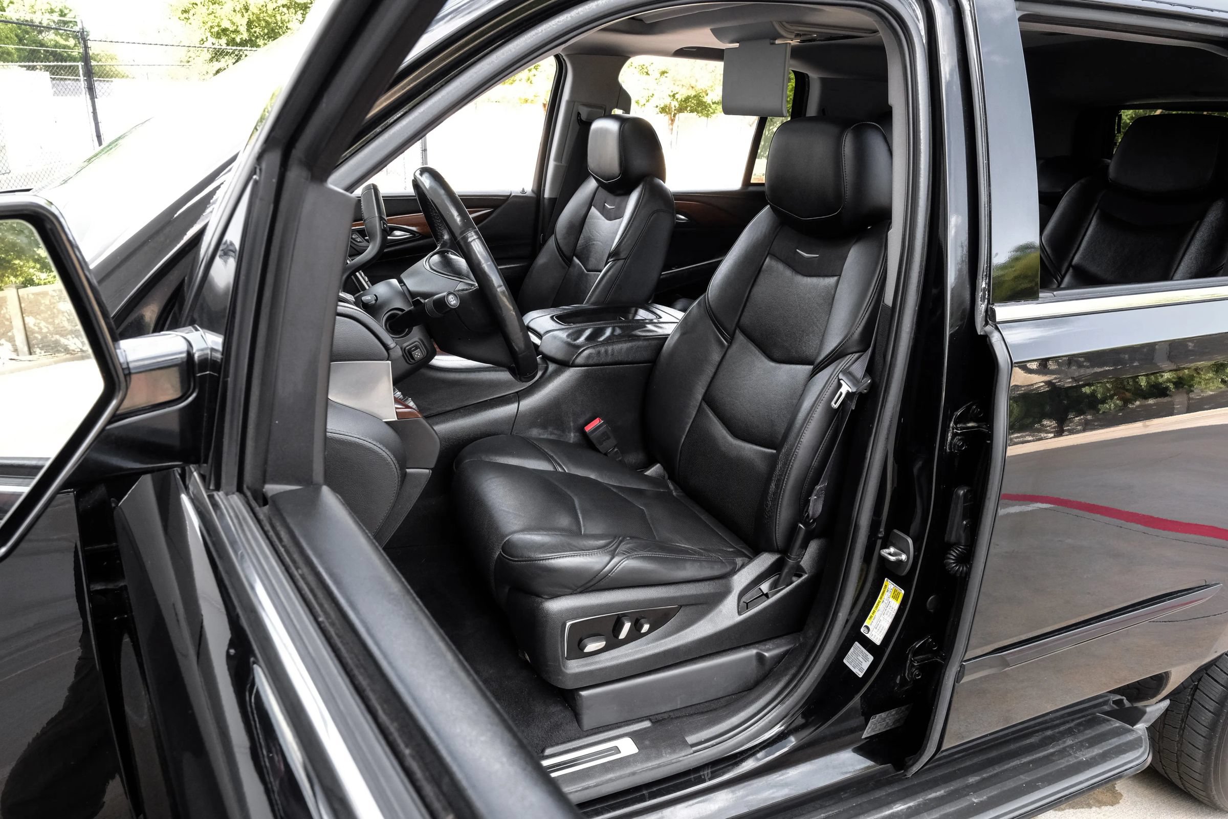 Used 2016 Cadillac Escalade Luxury AWD/4WD image 40