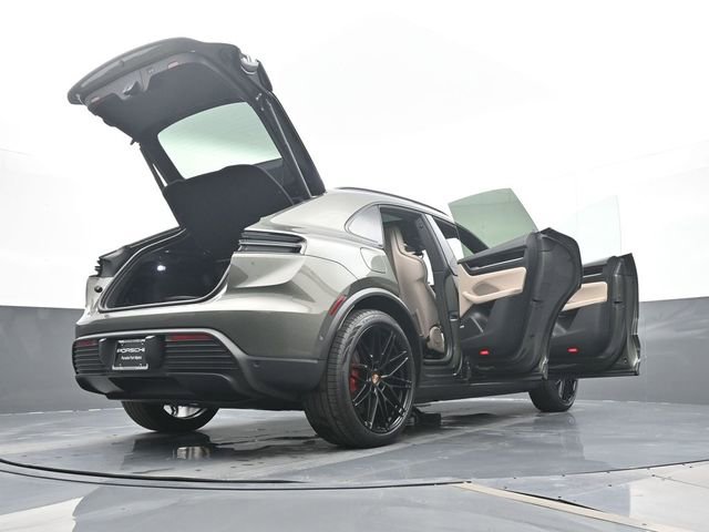 New 2025 Porsche Macan 4S Electric image 28