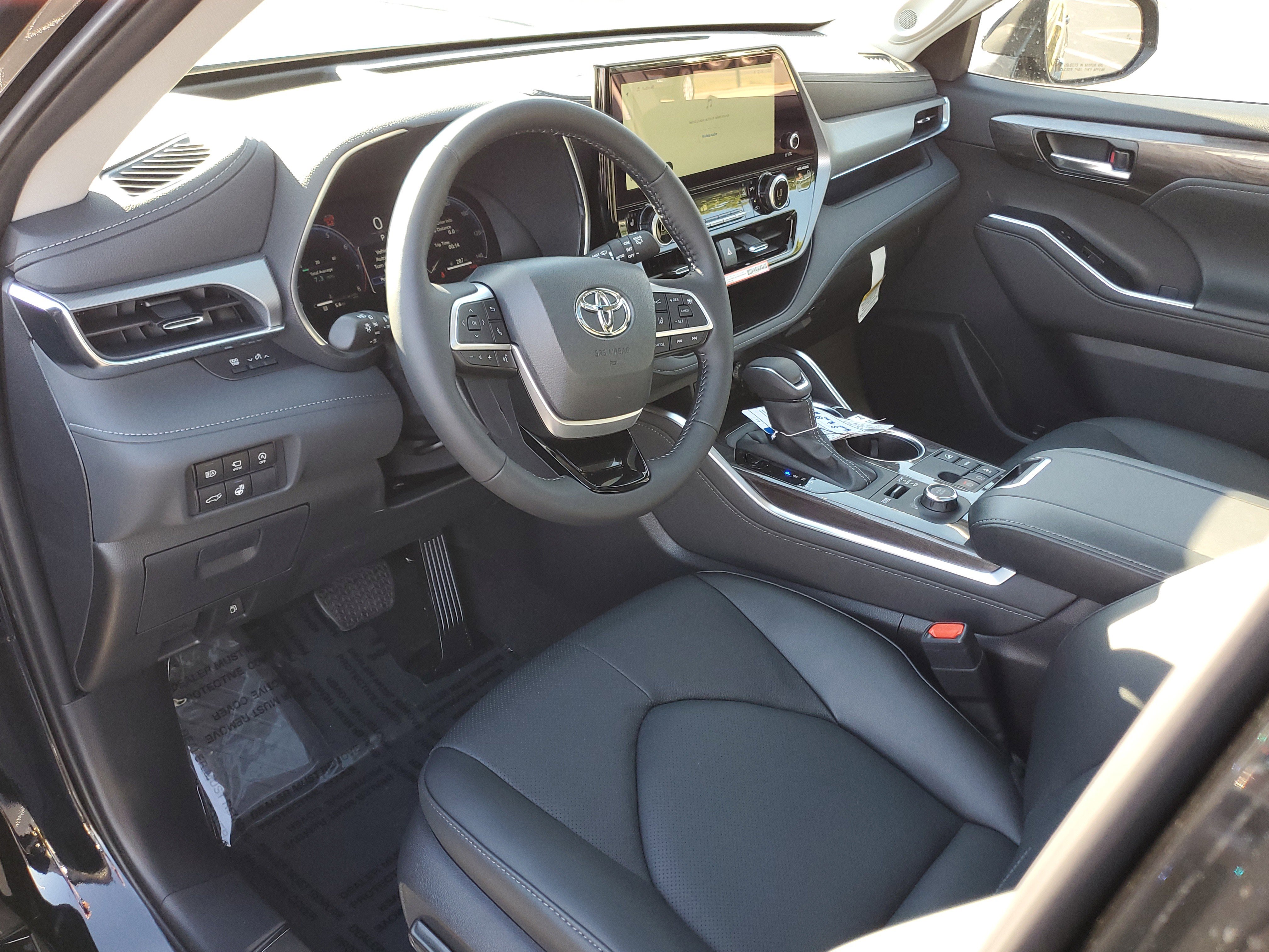 New 2025 Toyota Highlander Platinum image 25